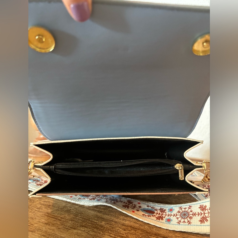 Purse - Picture 3 of 4